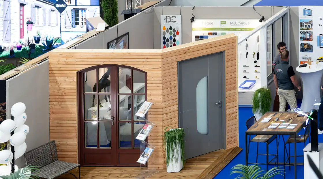 Un stand de portes et fenêtres au Salon Habitat Angers 2024