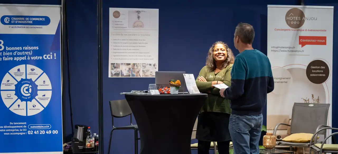 Présentation sur un stand de la CCI sur l'espace dédié La Grande aventure d'entreprendre au Salon Habitat Angers 2024